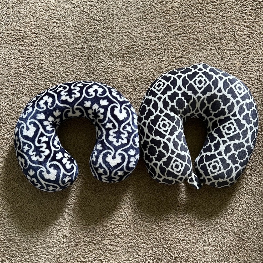 2 pack memory foam travel pillows